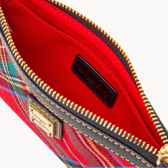 🆕 Dooney & Bourke Red Tartan Large Slim Wristlet - Picture 9 of 9